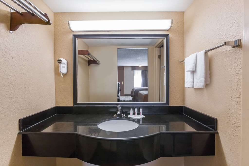 Super 8 by Wyndham Atoka - photo 11
