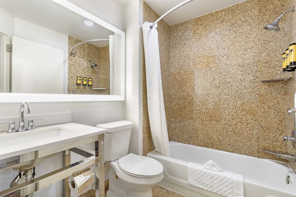 Best Western Plus Sugar Land Stafford - photo 32