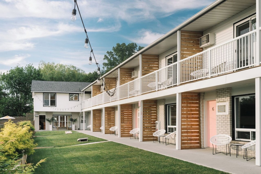The June Motel — 4-Star Luxury Hotel in Picton, Canada