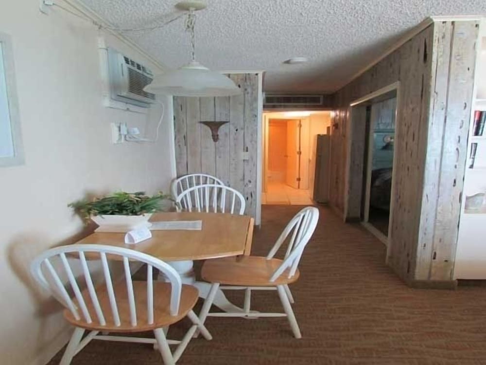 The Driftwood Resort - photo 8