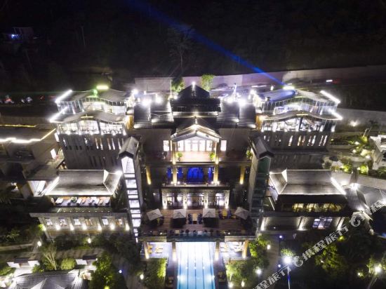 Lushui Denggeng Hot Spring Banshan Hotel in Luzhang, People's Republic of China