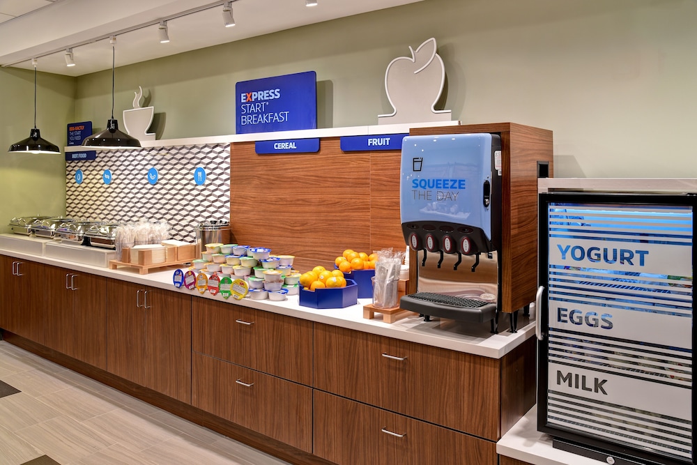 Holiday Inn Express & Suites Ottawa by IHG - photo 32