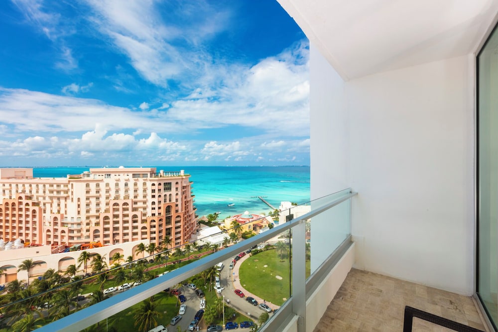 Krystal Grand Cancun All Inclusive