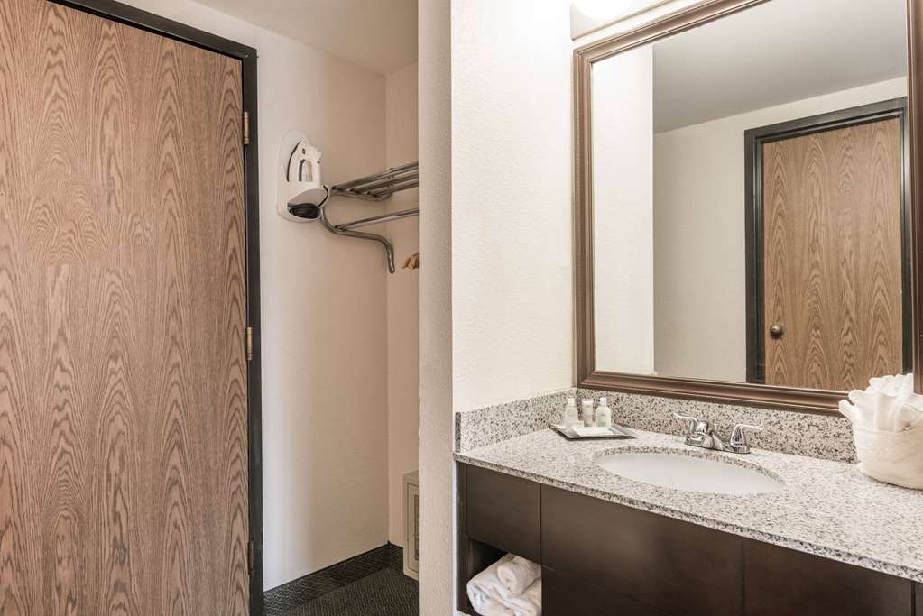 Wyndham Garden Williamsburg Busch Gardens Area - photo 38