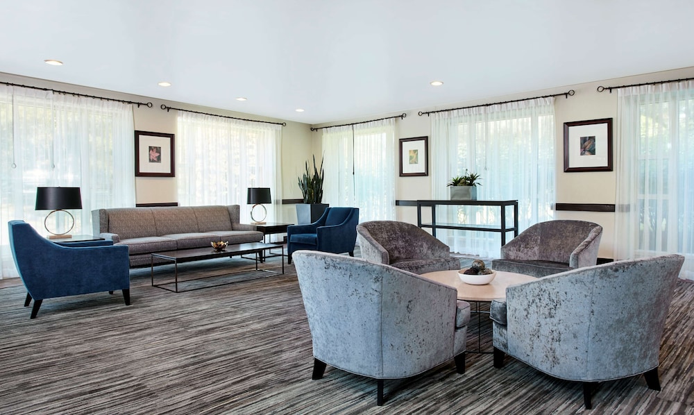 Embassy Suites by Hilton Parsippany - photo 4