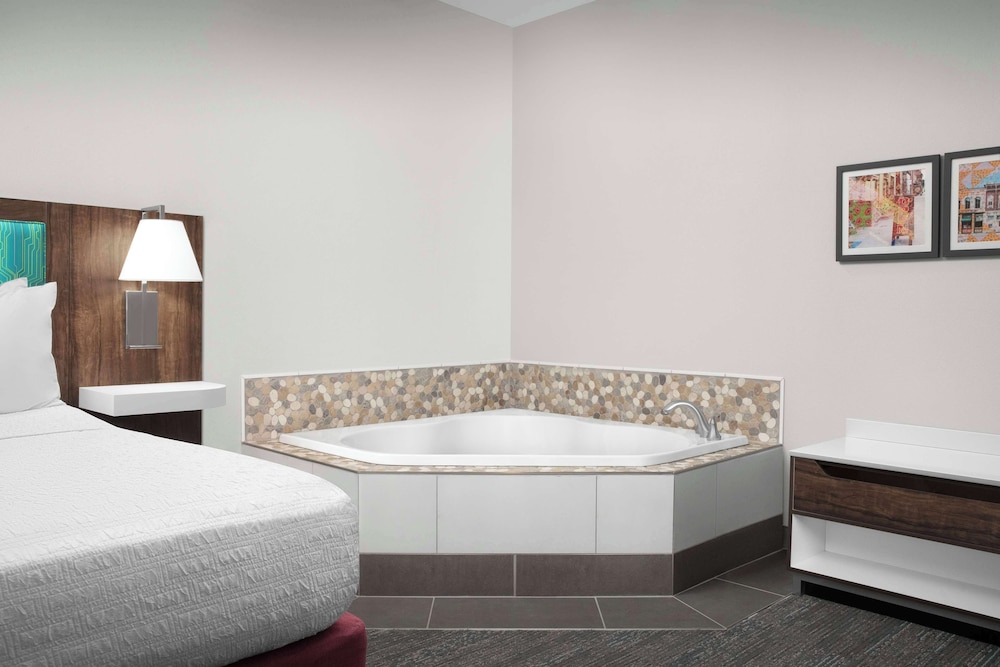 Hampton Inn Dandridge - photo 16