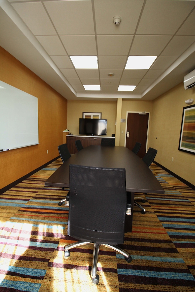 Fairfield Inn & Suites by Marriott London - photo 39