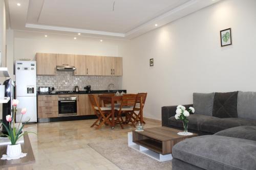 Tres Joli Rez De Jardin a 2 Min de la Plage Les Sablettes in Mohammedia, Morocco