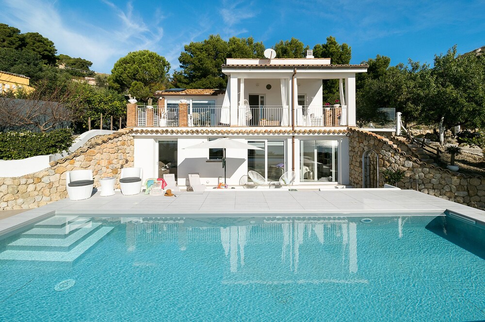 Licata Guest House — 4-Star Luxury Hotel in Licata, Italy