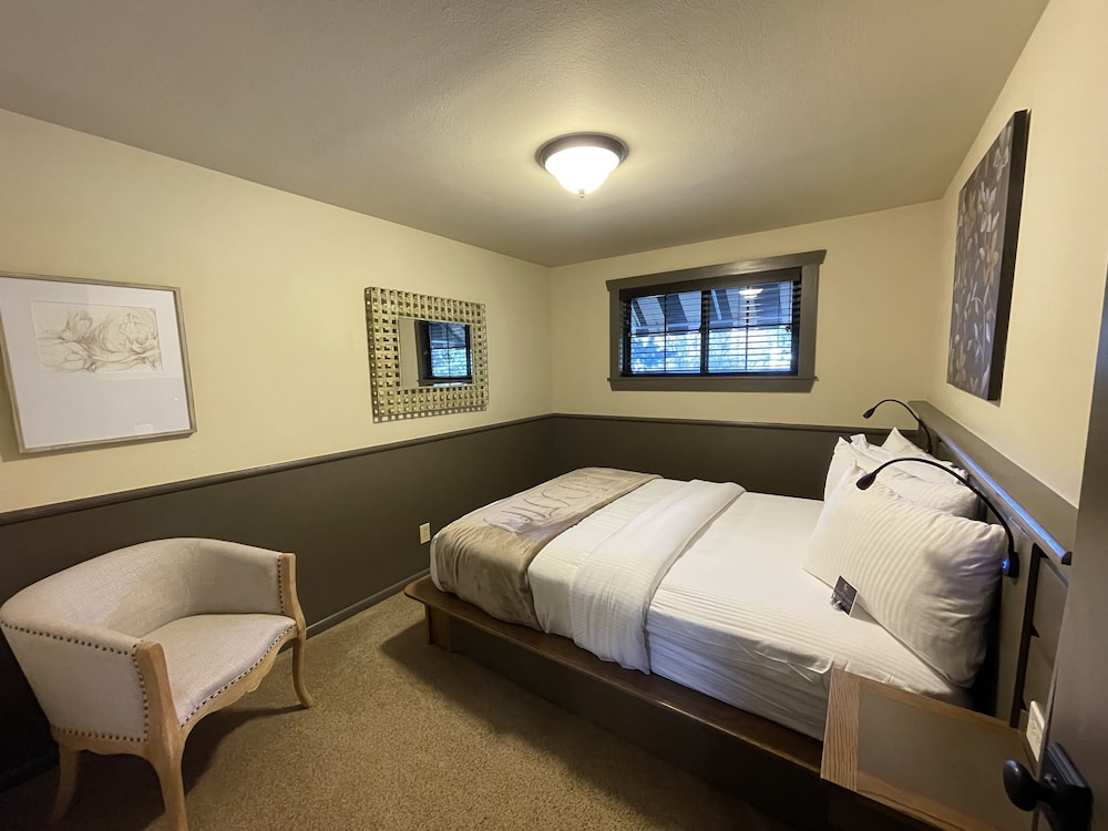 Highland Haven Creekside Inn - photo 12