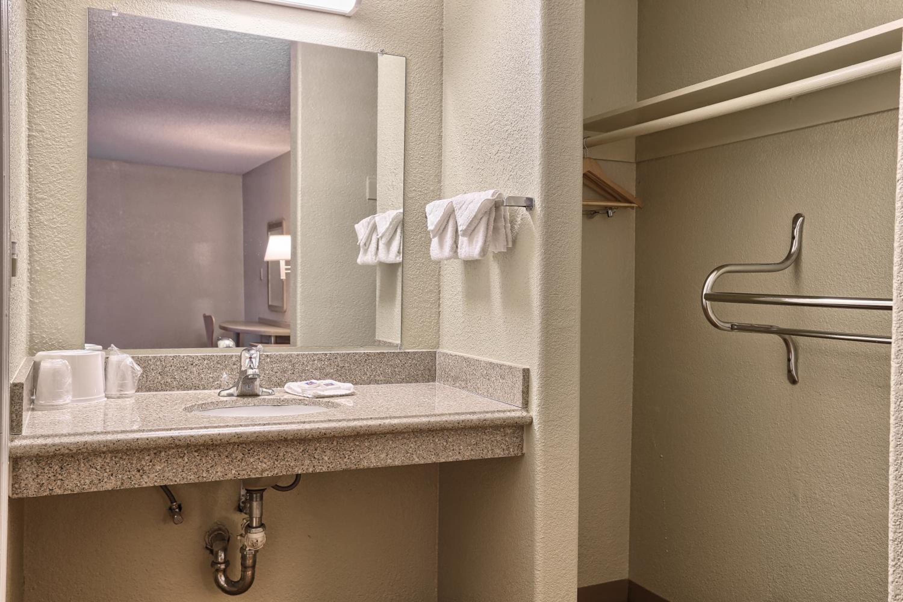 Cathedral Hill Hotel - photo 26