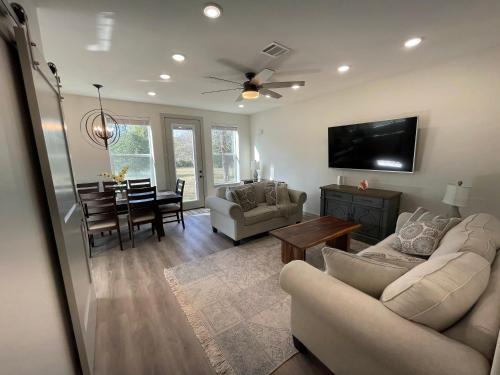 Country Oasis Entire Home — Magnolia — photo 4