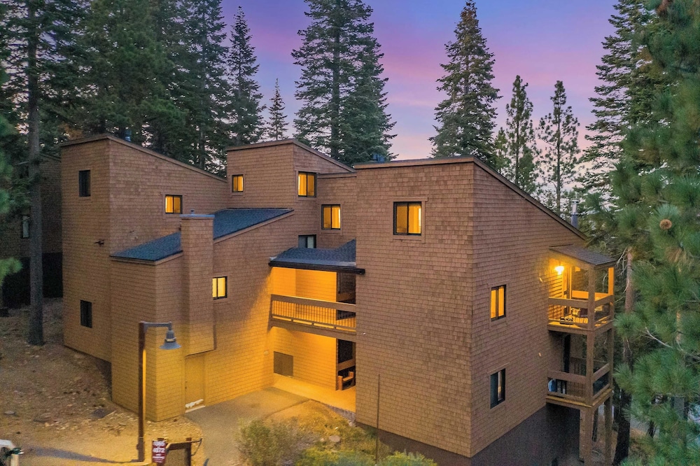 Sierra by Avantstay Ski In Ski Out Near Truckee w Access to Northstar Resort Community - photo 22