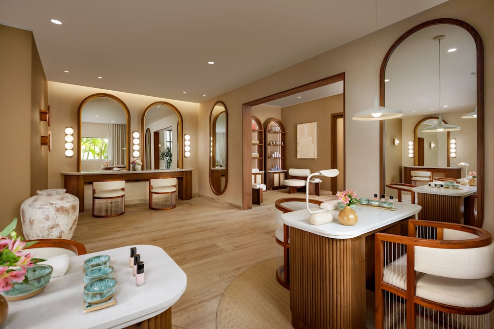Nail salon