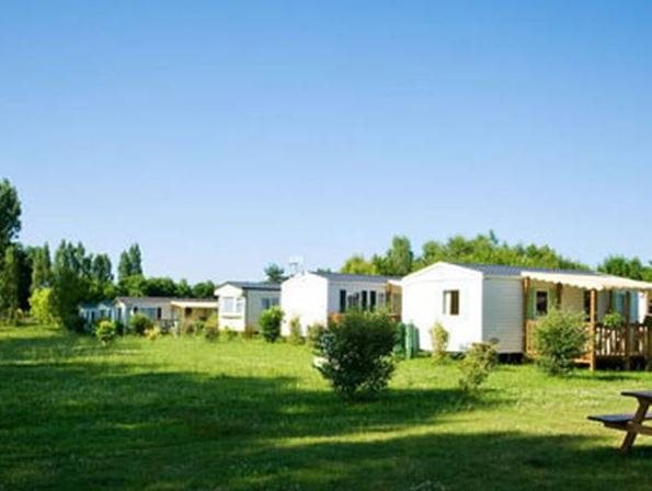 Camping Domaine de Dugny — 4-Star Luxury Hotel in Onzain, France
