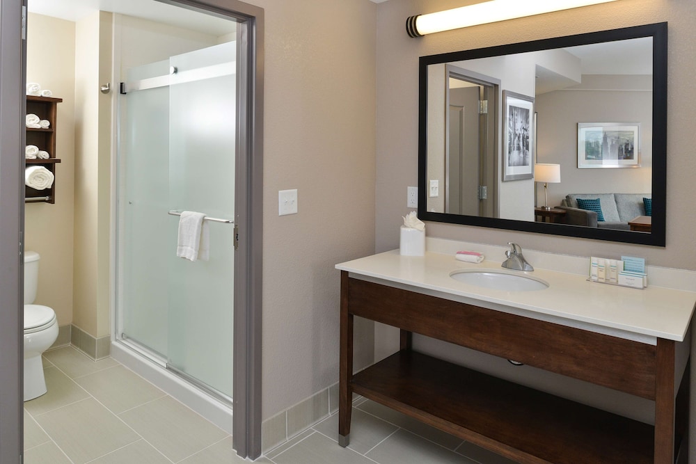 Hampton Inn & Suites Des Moines Downtown - photo 32