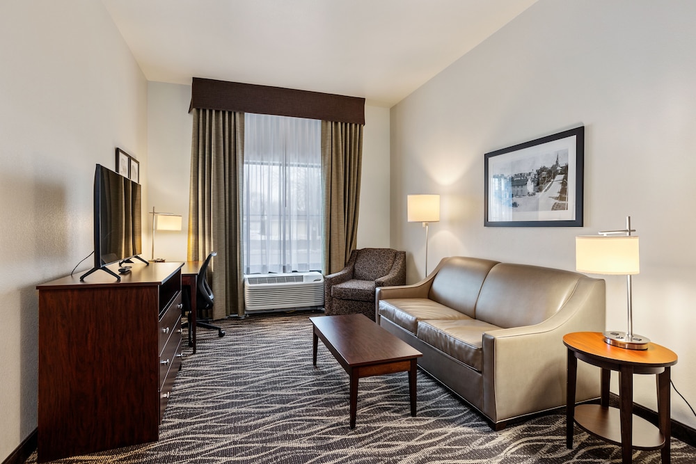 Cobblestone Hotel & Suites Little Chute - photo 8