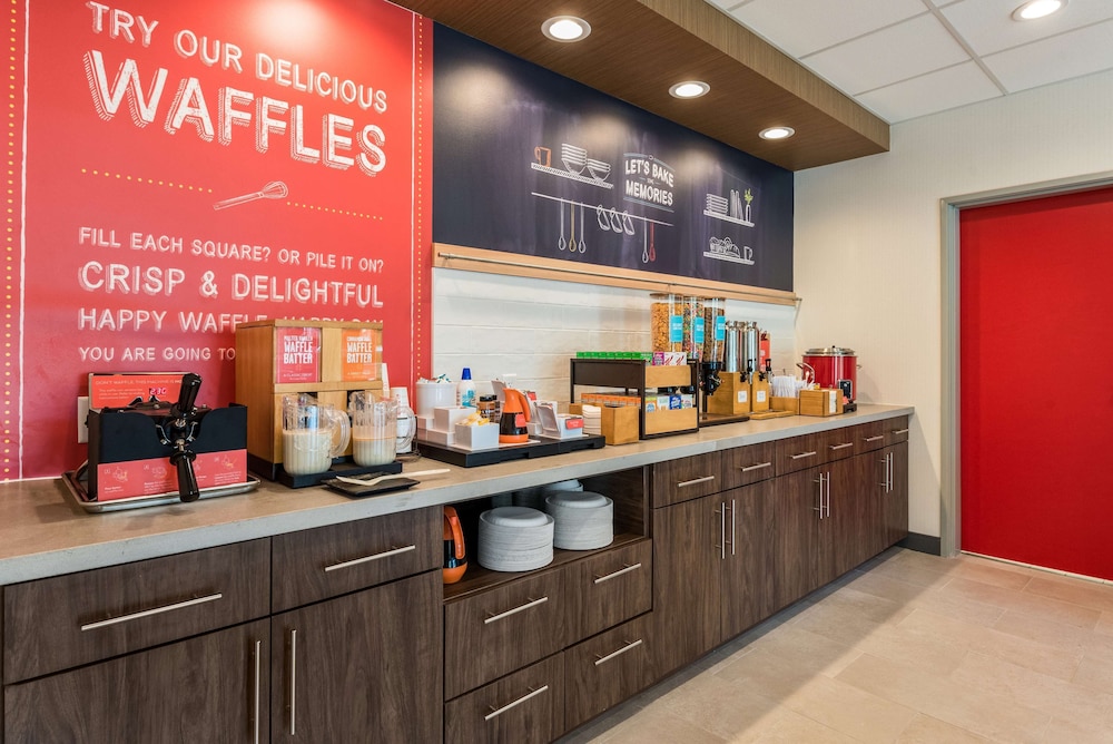 Hampton Inn Batesville - photo 25