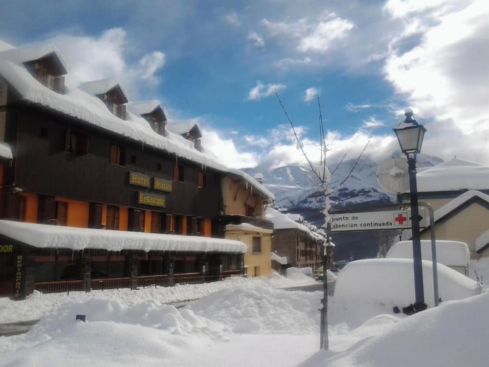 Sarao - carbon neutral hotel in Sallent De Gallego