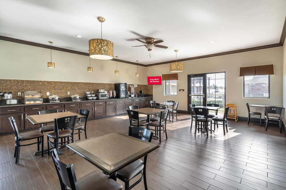 Red Roof Inn & Suites Sulphur Springs - photo 28