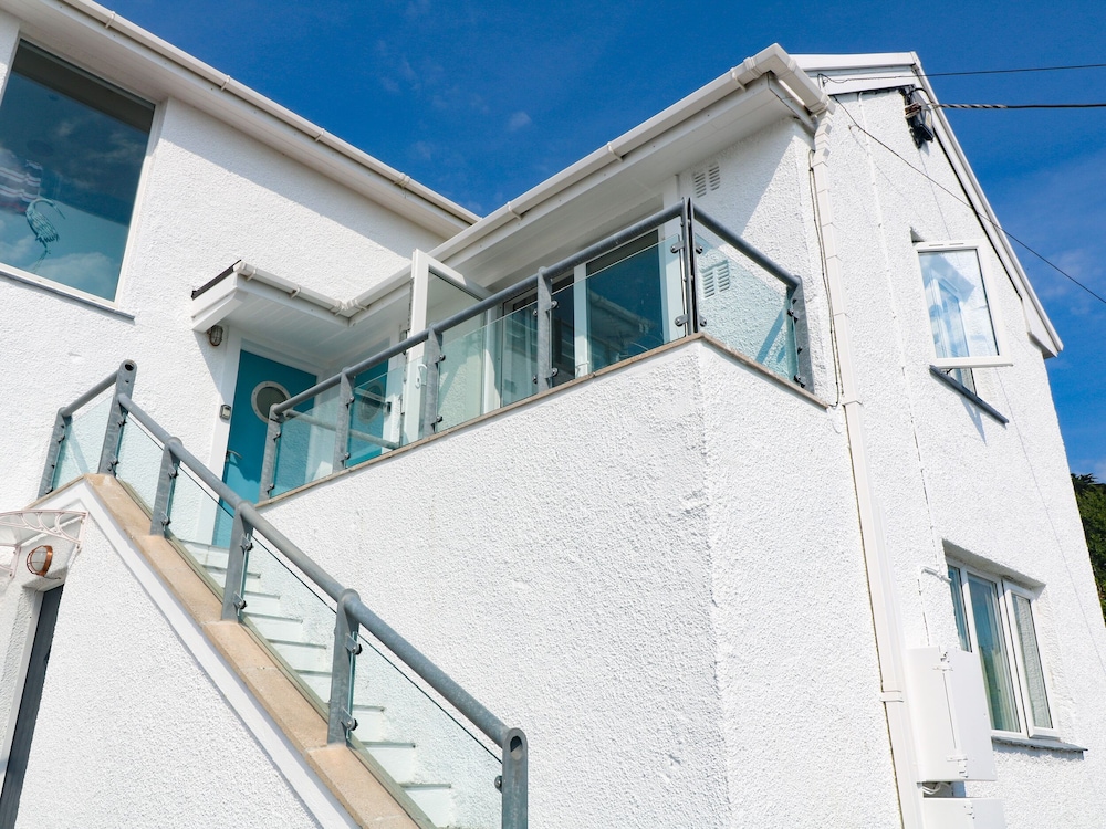 The Poop Deck — 4-Star Luxury Hotel in Helston, United Kingdom