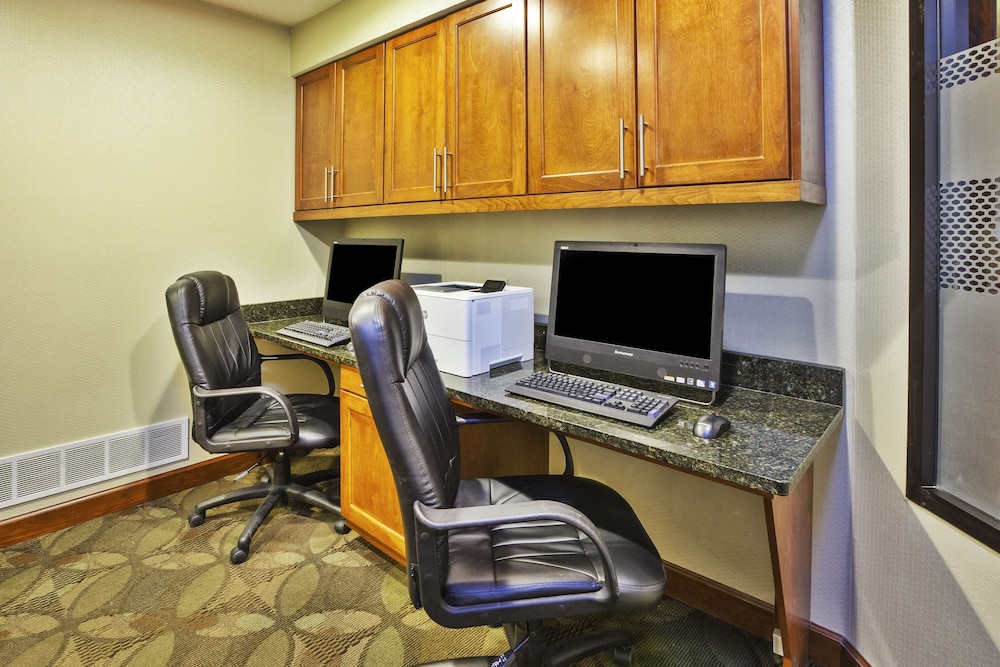 Hampton Inn Gaylord - photo 23