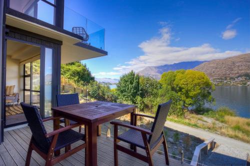 Lake View Villa Queenstown Holiday Villa — 4-Star Luxury Hotel in Queenstown, New Zealand