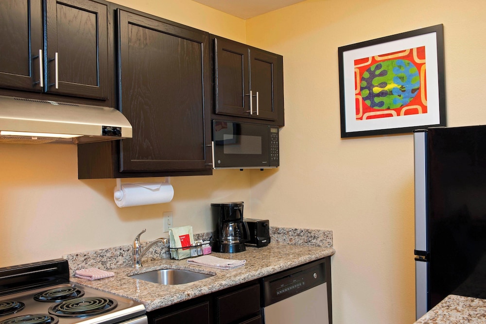 MainStay Suites Bloomington near University - photo 9