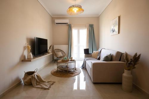 Stylish 2BR Central with Balcony & Work Space — 4-Star Luxury Hotel in Thessaloniki, Greece