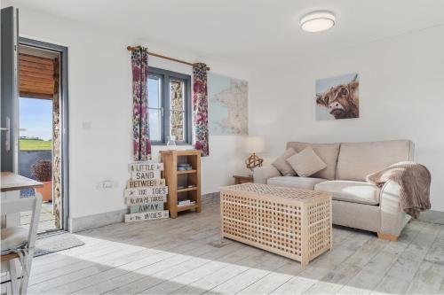 Grassholm Cottage with Hot Tub Dog Friendly — 4-Star Luxury Hotel in Haverfordwest, United Kingdom