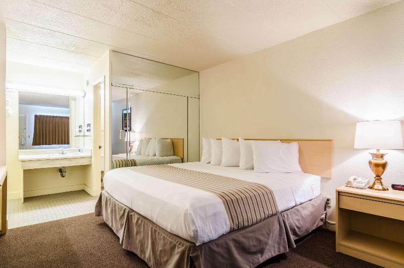 Rodeway Inn Bellevue - photo 36