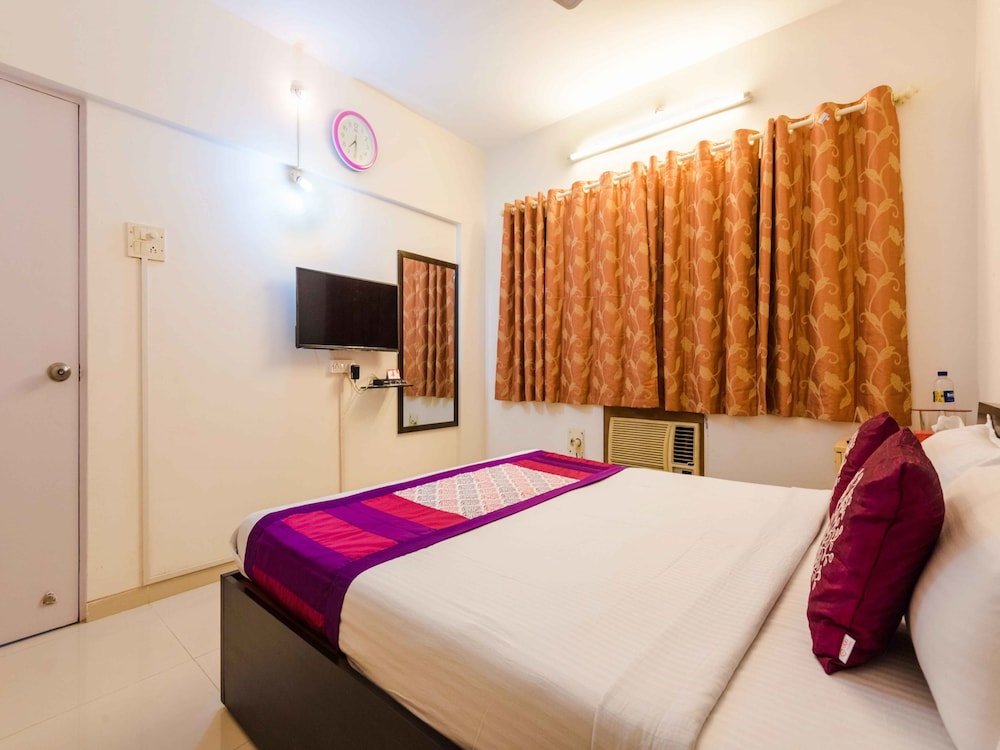 OYO 4573 Apartment near BKC