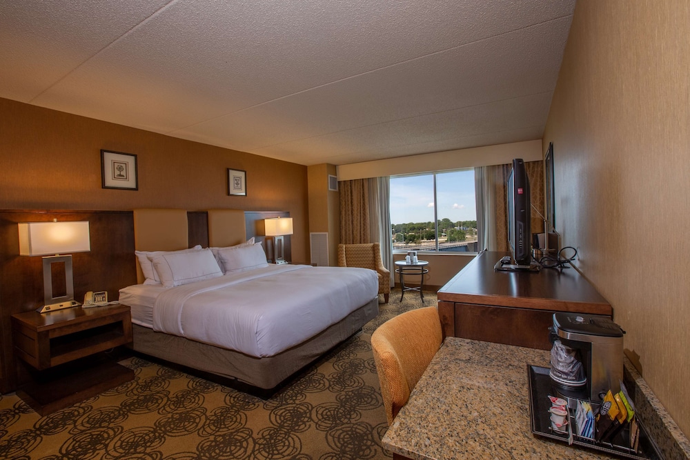 DoubleTree by Hilton Bay City Riverfront - photo 18