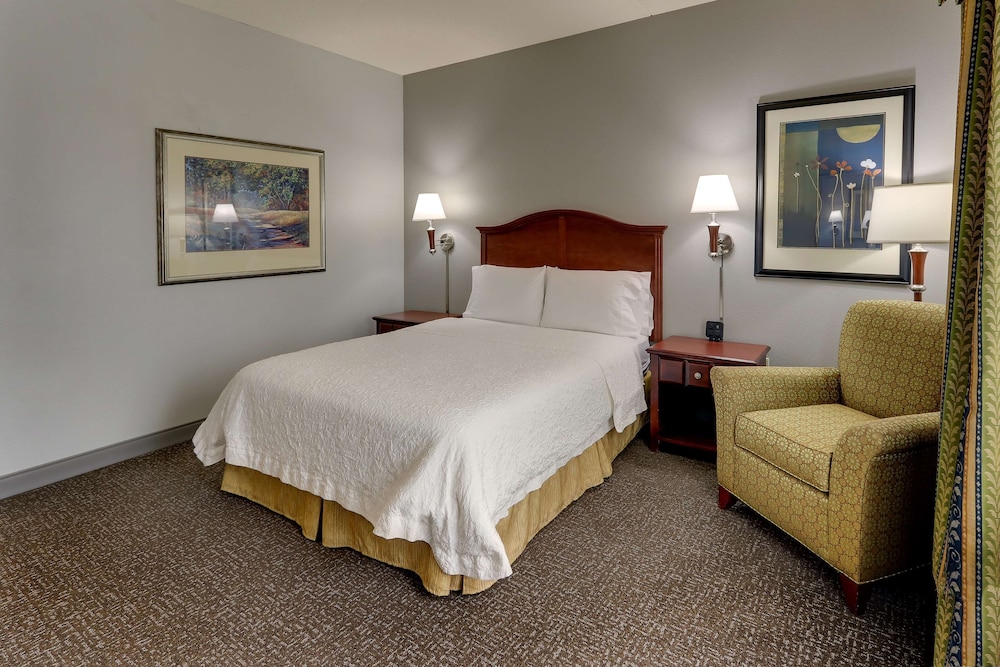 Hampton Inn & Suites Indianapolis Airport - photo 11