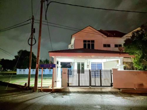Homestay Kuantan Casa Yara 2 Storey Corner House — 4-Star Luxury Hotel in Kuantan, Malaysia