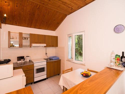 Apartment Sr Two Bedroom Apartment with Balcony and Sea View