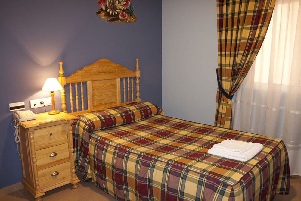 Hostal Valdepeñas by Bossh Hotels — hotel in Valdepenas