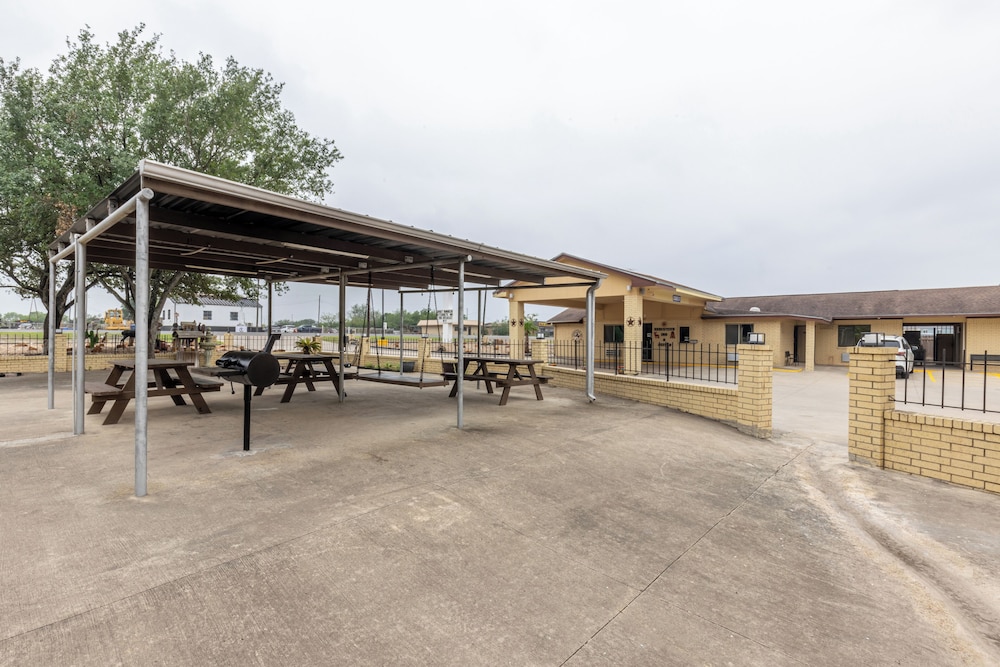 Freer Executive inn and Studios - photo 21