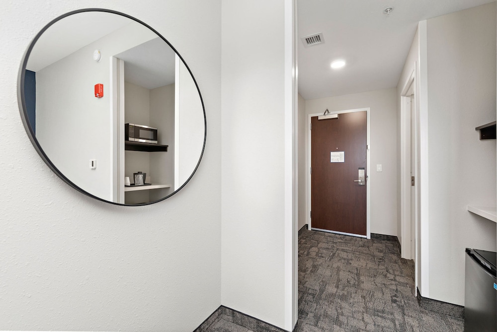 Holiday Inn Exp Parkville - photo 31