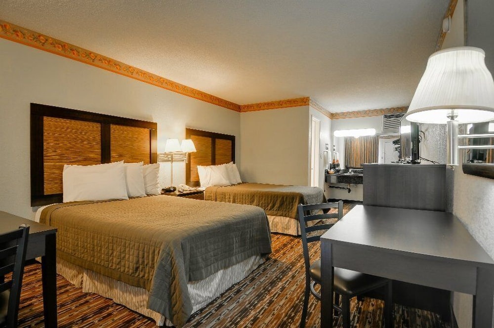 Vagabond Inn Sunnyvale - photo 13