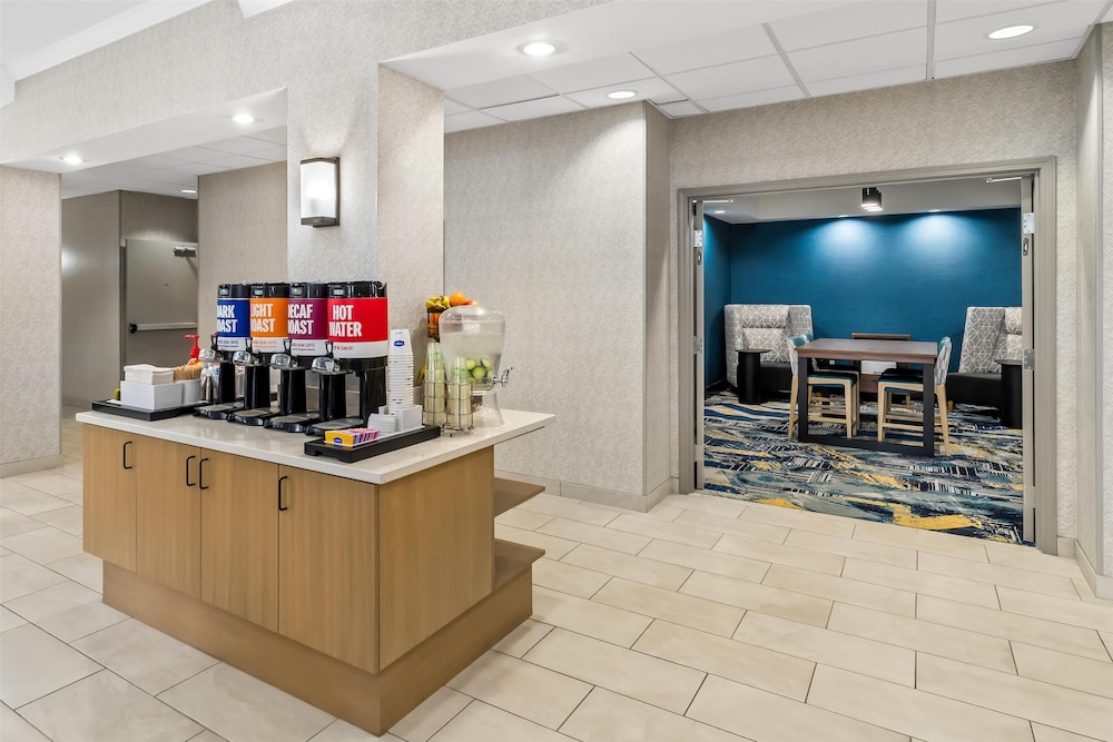 Hampton Inn Laramie - photo 51
