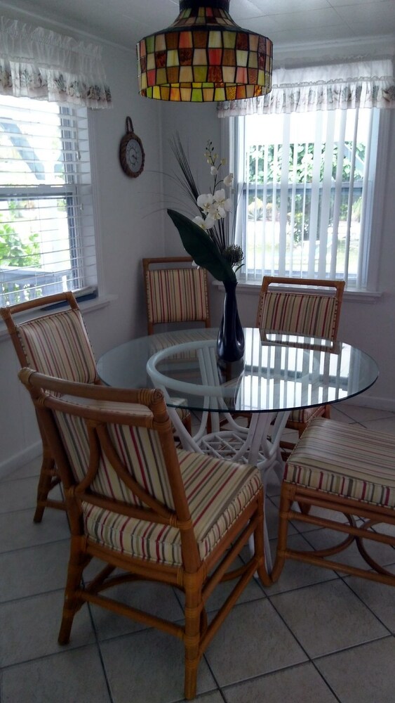 Tropical Winds Motel & Cottages - photo 18