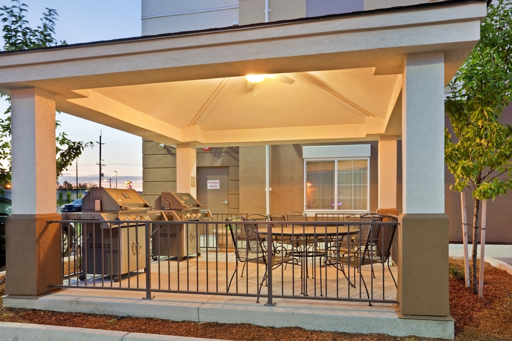 Candlewood Suites Portland Airport by IHG - photo 60