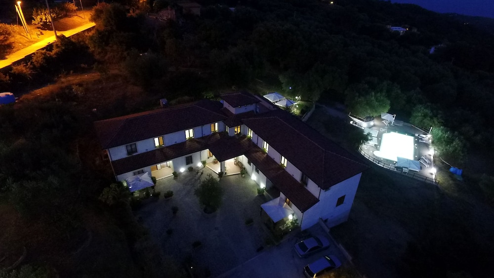 Tenuta Terre di Bosco Oasi di Relax nel Cilento — hotel in San Giovanni A Piro