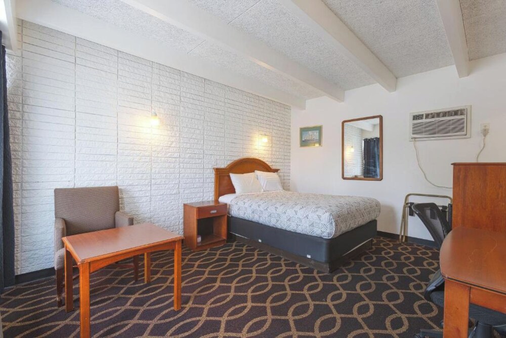 Sonrise Inn Lincoln Hwy By OYO - photo 47