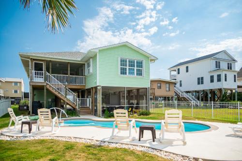 Mermaid Manor by Oak Island Accommodations - featured photo