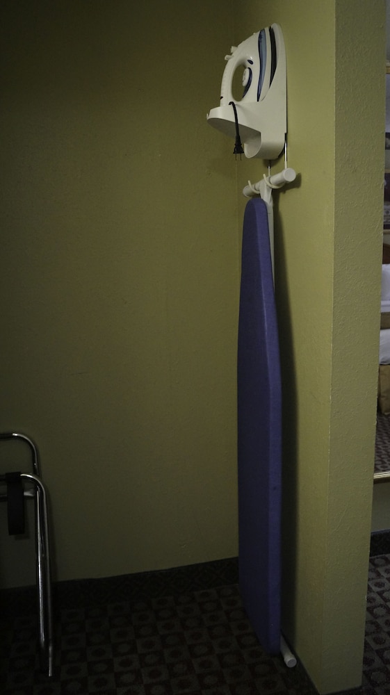Americas Best Value Inn St. Louis Downtown - photo 9