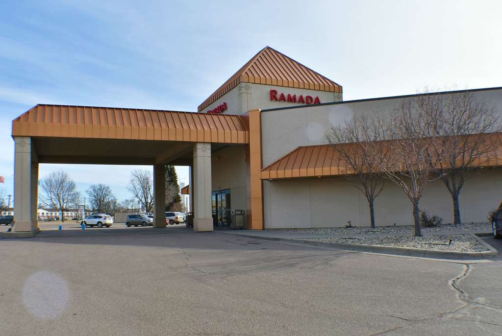 Ramada by Wyndham Sioux Falls Airport Waterpark & Event Ctr - photo 4