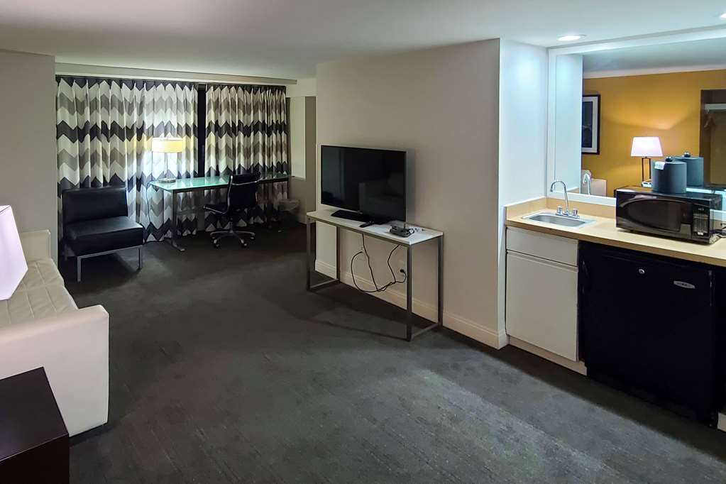 Comfort Inn & Suites Baltimore Inner Harbor - photo 8