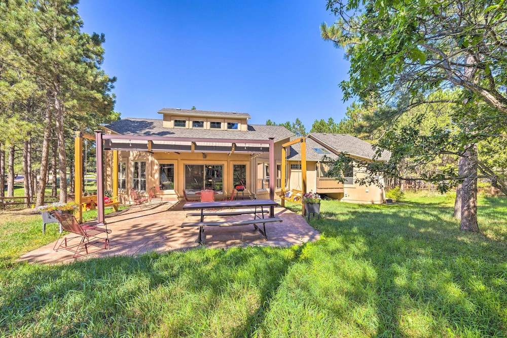 Serene Monument Sanctuary w Patio & Fire Pit - photo 23